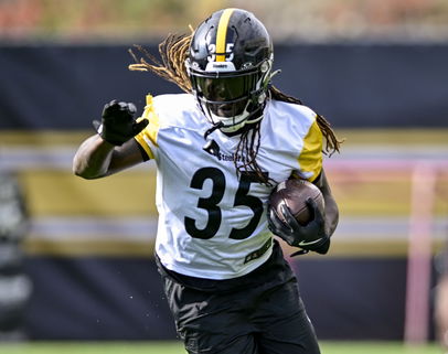 Steelers Re-Sign Versatile Running Back for 2025