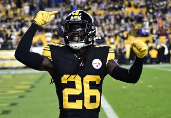 Starting Steelers Cornerback Leaves Game vs. Browns With Injury