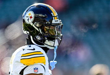 Steelers Star WR Unexpectedly Lands on Injury Report