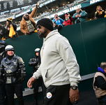 Mike Tomlin Still Not Pleased with Officiating vs. Eagles: ‘There’s Some Controversy Around It’