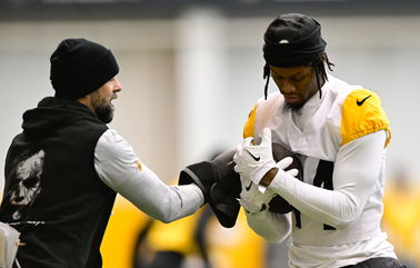 Steelers Sights & Sounds: McCormick Practices Through Pain, Pickens Works Combat Catches