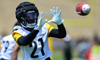 Steelers Re-Sign Big-Bodied Wide Receiver