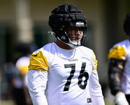 Steelers Sights & Sounds: Injured Steelers OT Troy Fautanu Works at Practice