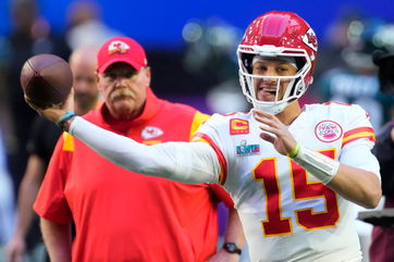 Chiefs QB Patrick Mahomes Suffers Injury Before Steelers Game