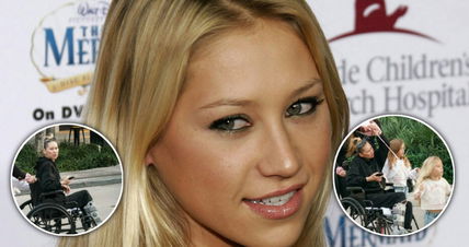 (In pictures) Anna Kournikova stuns the Internet by making a rare public appearance on a wheelchair