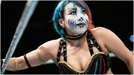 “I thought we had something special,” 40-year-old star reacts to Asuka shutting down any romantic advances