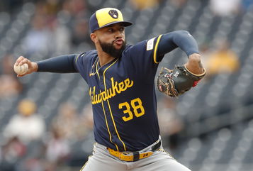 Yankees finalizing a deal to acquire elite closer from Brewers