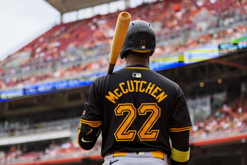 Pirates bring back veteran clubhouse leader and former MVP