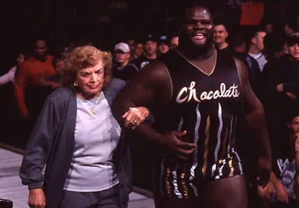 Mark Henry recalls working with Mae Young, one of the “most beautiful” and “toughest” female professional wrestlers of her time