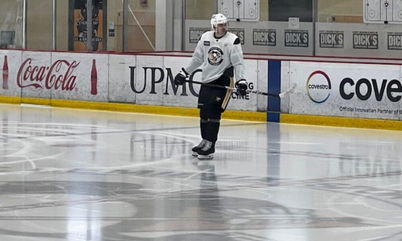 Evgeni Malkin Goes Through an On-Ice Workout