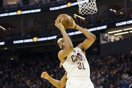 Warriors mock trade bolsters front court with defensive Cavaliers big man