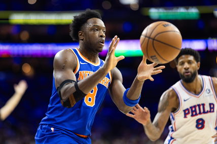 Knicks’ stud forward comes alive late vs. 76ers to avoid another pedestrian performance