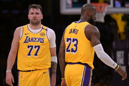 Lakers’ newest superstar builds chemistry en route to win in debut