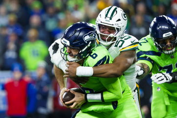 Seahawks come crashing back to Earth against Pack