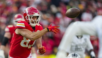 Fans Rip Poor Sport Travis Kelce For Running To Locker Room And Not Shaking Hands With Raiders Players