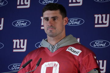 Pathetic Giants Make First of Many ‘Football Decisions’