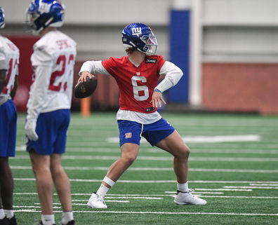Giants’ new quarterback is alreayd putting his leadership on display