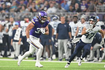 Vikings Tight End Joins Eagles for Playoff Run