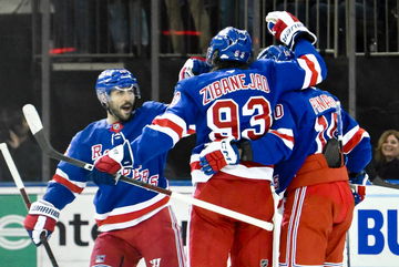 Rangers end 5-game losing streak by edging Canadiens 4-3 on Kaapo Kakko’s late goal