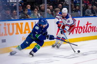 Rangers win again on road, edge Canucks 4-3