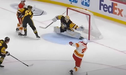 Watch: Nedeljkovic Makes Ridiculous Glove Save