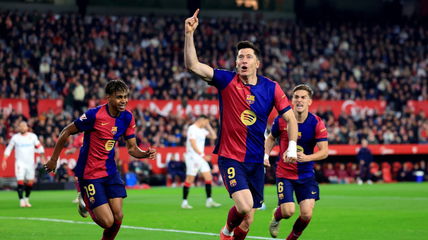 “35 and still dominating” – Fans react as Robert Lewandowski fires Barcelona to 4-1 win over Sevilla