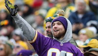 Packers Fan Has Full Meltdown Watching Aaron Jones, Sam Darnold Lead Vikings