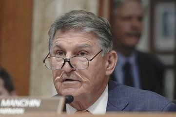 Manchin advises Hakeem Jeffries ‘make common sense’ with Trump’s agenda