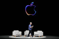 Apple’s Tim Cook joins list of tech CEOs courting Trump