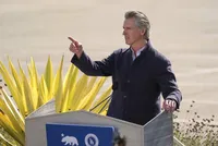 Newsom backs away from ICE fight as Bondi goes after blue states