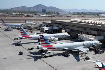 Heavy travel day off to a rough start after American Airlines briefly grounds all flights