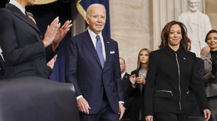 Just minutes before he leaves office, Biden pardons his siblings and their spouses