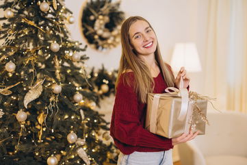 She Sobbed When She Opened Up The Silverware Her Boyfriend Bought Her For Christmas Since It Was Such A Thoughtless Gift