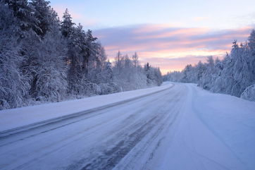 Her Manager Paid For Her To Get A Hotel Room After She Said She Was Too Scared To Drive Home In The Snow