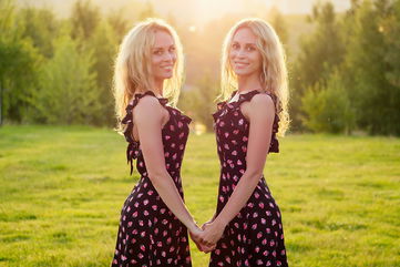 She Resents Her Twin Sister For Spending $100,000 On Plastic Surgery