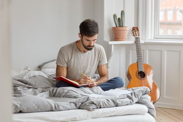 Her Husband Wrote In His Diary That He’s Crushing On One Of Their Friends