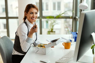 Her Coworker Got Sick After He Kept Stealing Her Lunch, So She’s Getting Accused Of Trying To Get Revenge On Him