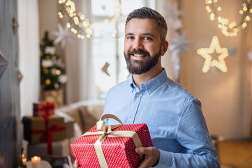 She Freaked Out On Her Husband For Putting Notes In Their Kids’ Christmas Presents Announcing Their Divorce