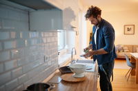 His Girlfriend Threatened To Lie To The Cops And Get Him In Trouble After They Got Into An Argument Over Washing Dishes