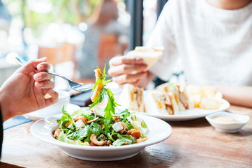 She Went On A Date With A Guy Whose Ex-Wife Stormed Into The Restaurant And Started Screaming At Him