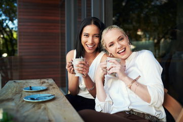 He Walked Out Of A Date After The Girl Showed Up Unexpectedly With A Friend