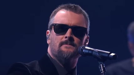 Eric Church Turns In Beautiful CMA Performance To Honor Hurricane Victims – ‘Sounds Like An Angel’