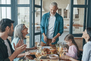 7 Ways to Bring Family Together at the Dinner Table