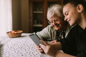 7 Must-Have Gadgets to Make Life Easier for Grandparents