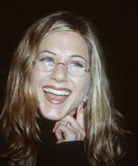 10 Celebrities Who Made Glasses Look Good