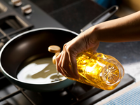 Should You Avoid Seed Oils? The Truth From Dietitians