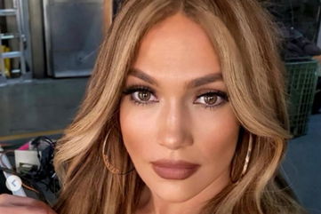 Check It Out! Jennifer Lopez Looks Next-Level Gorgeous With Bangs